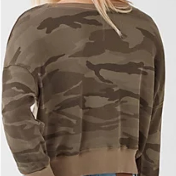 NWT Splendid size medium camo top. - Picture 2 of 4